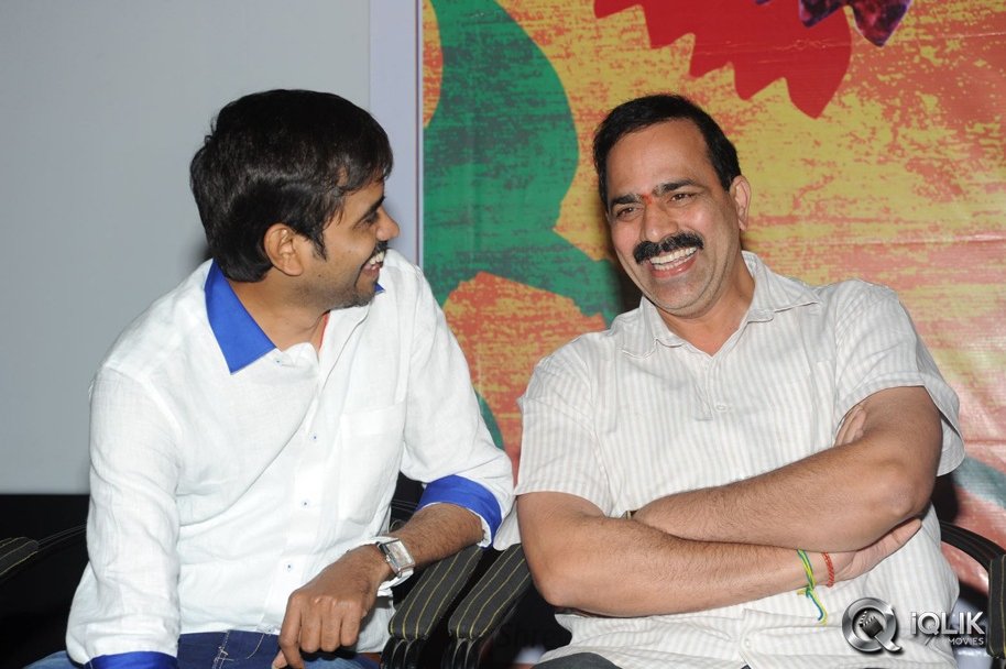 Hrudaya-Kaleyam-Movie-Trailer-Launch